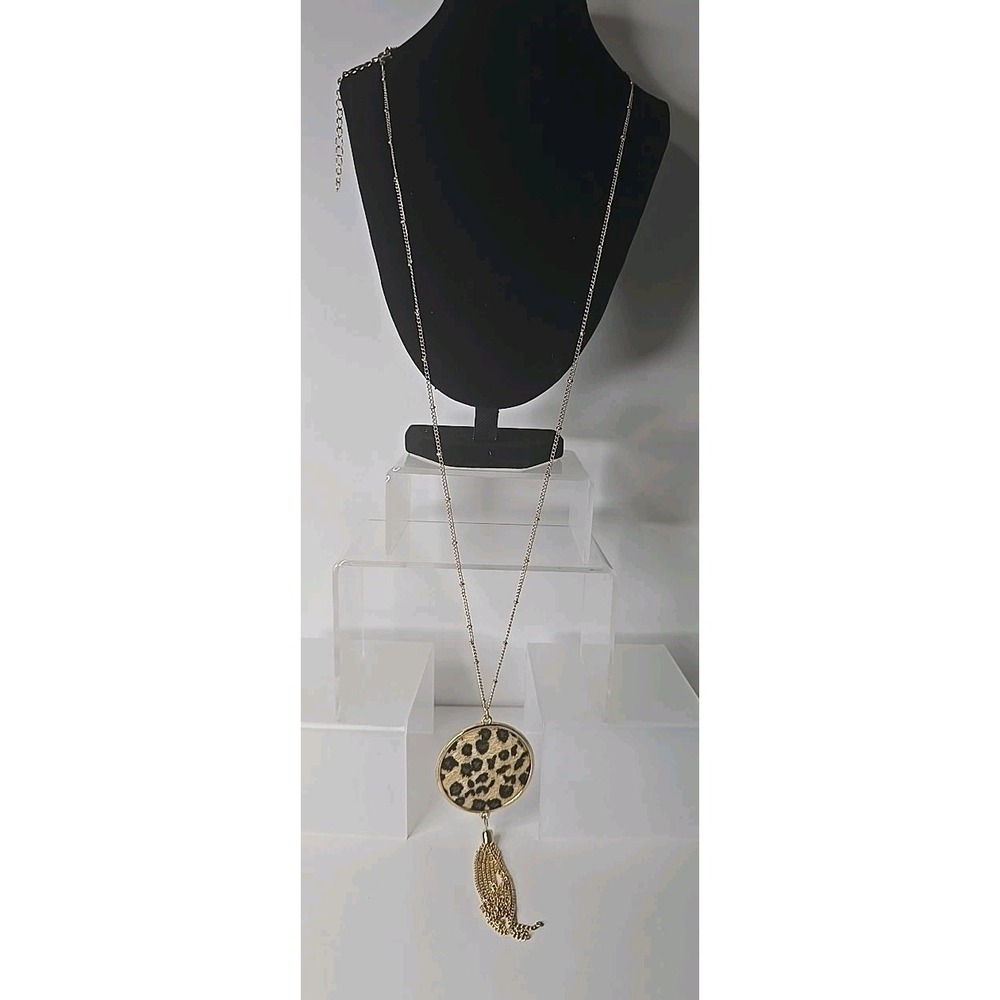 Gold-toned‎ Necklace with a Round Leopard-print Pendant